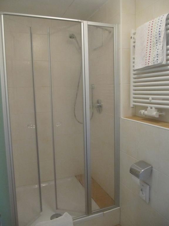 Gasthaus Zum güldenen Rößlein Homburg  Zimmer foto