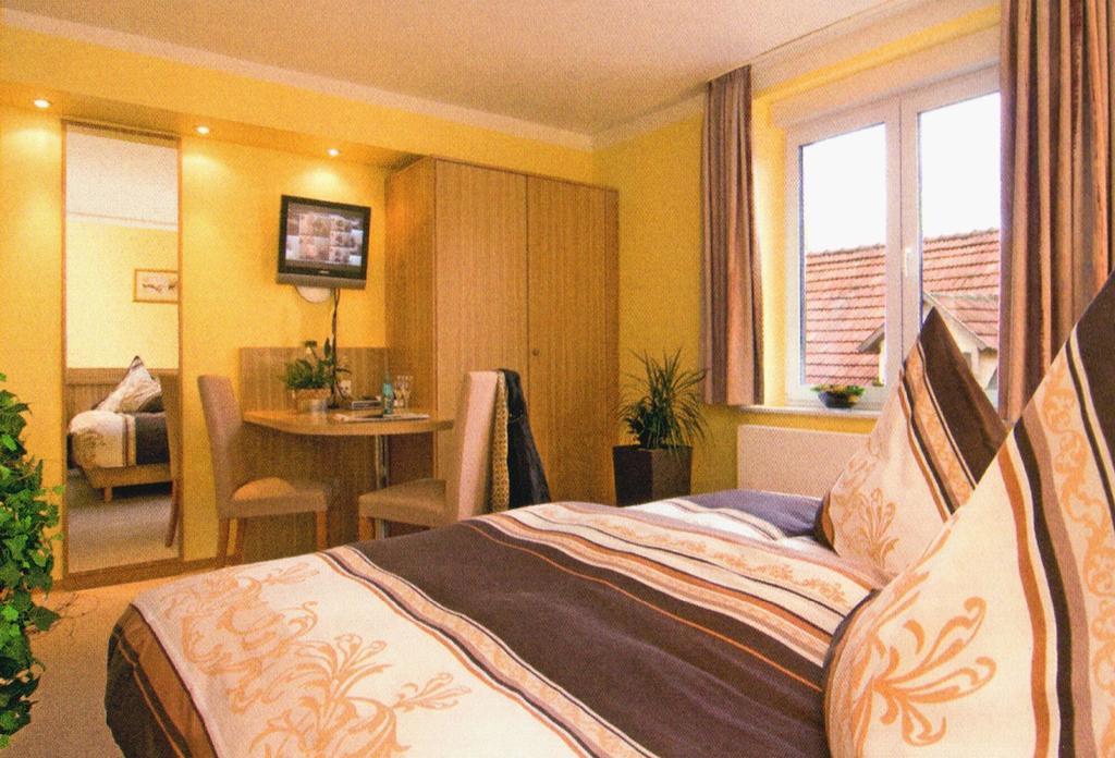 Gasthaus Zum güldenen Rößlein Homburg  Zimmer foto
